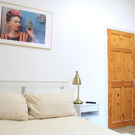 Appartamento Modern Ground Floor Flat - 15 Min To Central Londra Esterno foto