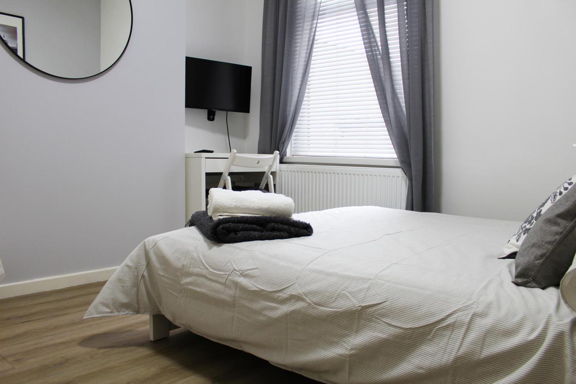 Appartamento Modern Ground Floor Flat - 15 Min To Central Londra Esterno foto