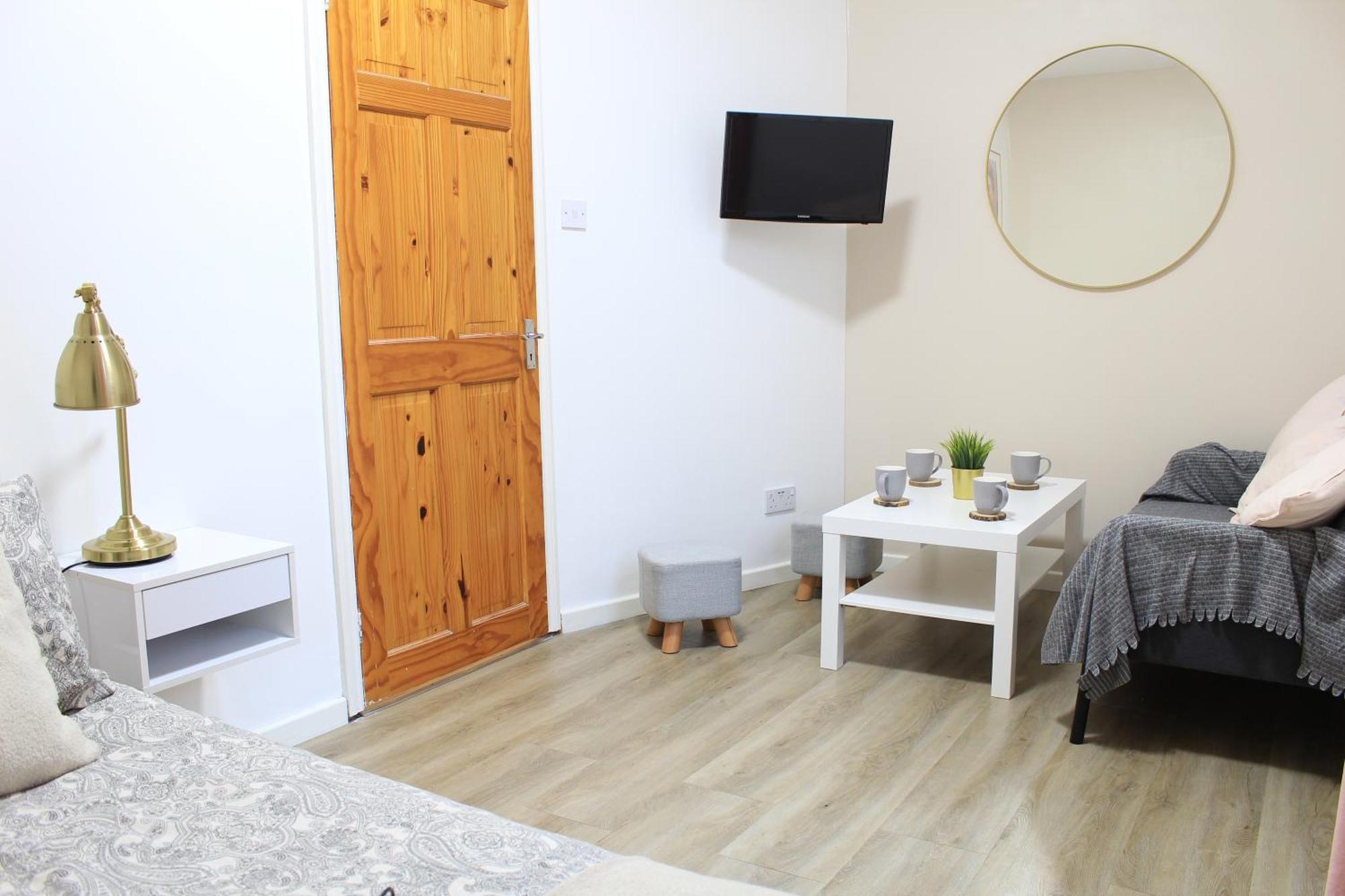 Appartamento Modern Ground Floor Flat - 15 Min To Central Londra Esterno foto
